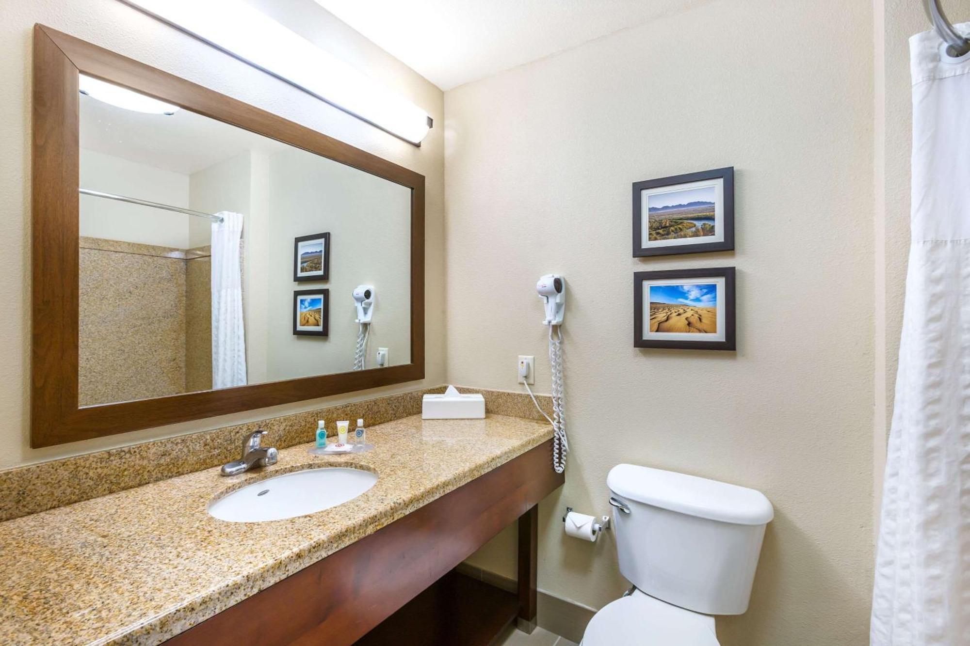 Comfort Inn And Suites Yuma I-8 Exterior foto